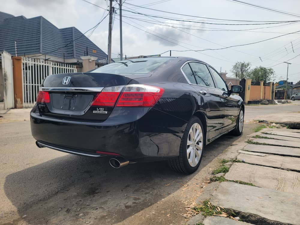 Honda Accord V6, Black Sedan