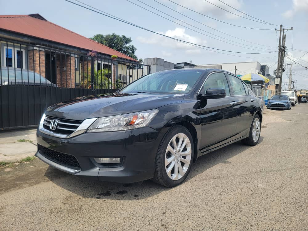 Honda Accord V6, Black Sedan
