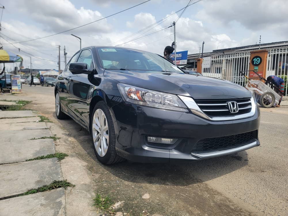 Honda Accord V6, Black Sedan