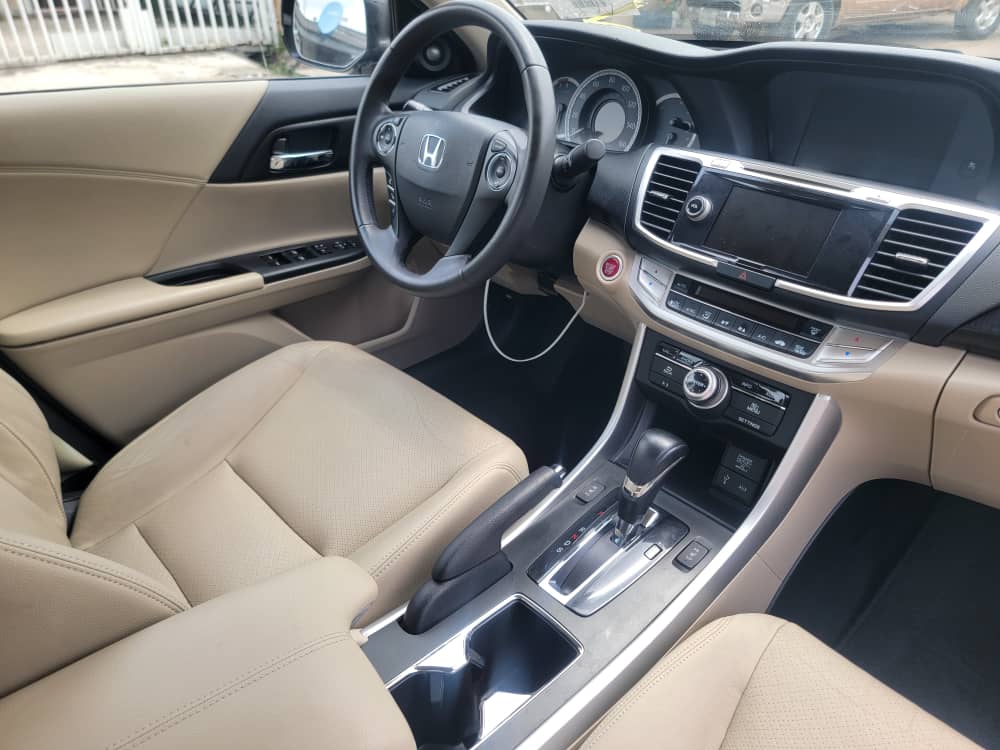 Honda Accord V6, Black Sedan