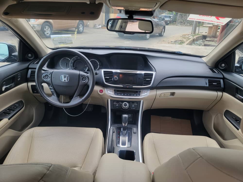 Honda Accord V6, Black Sedan