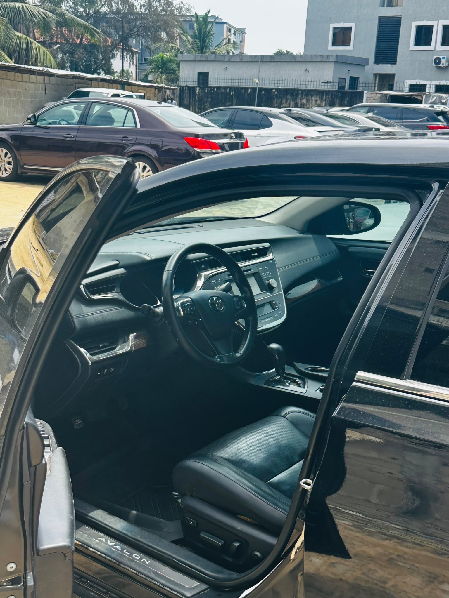 2013 Toyota Avalon XLE Black Sedan