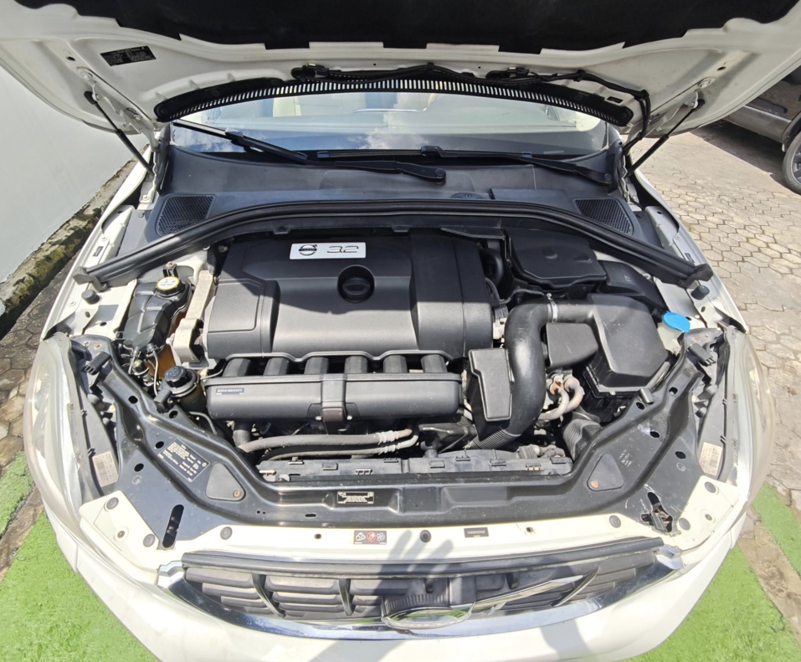 2013 Model Volvo XC60 White