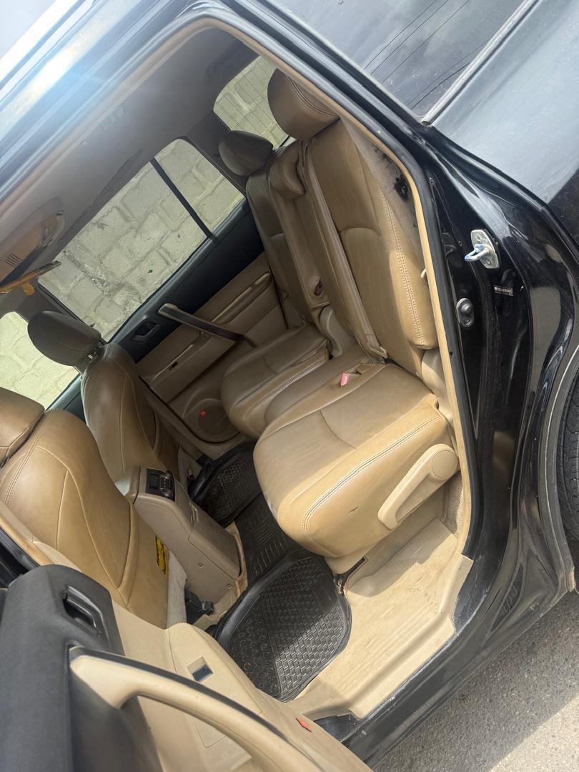 Toyota Highlander V6 Black SUV for Sale — photo 4