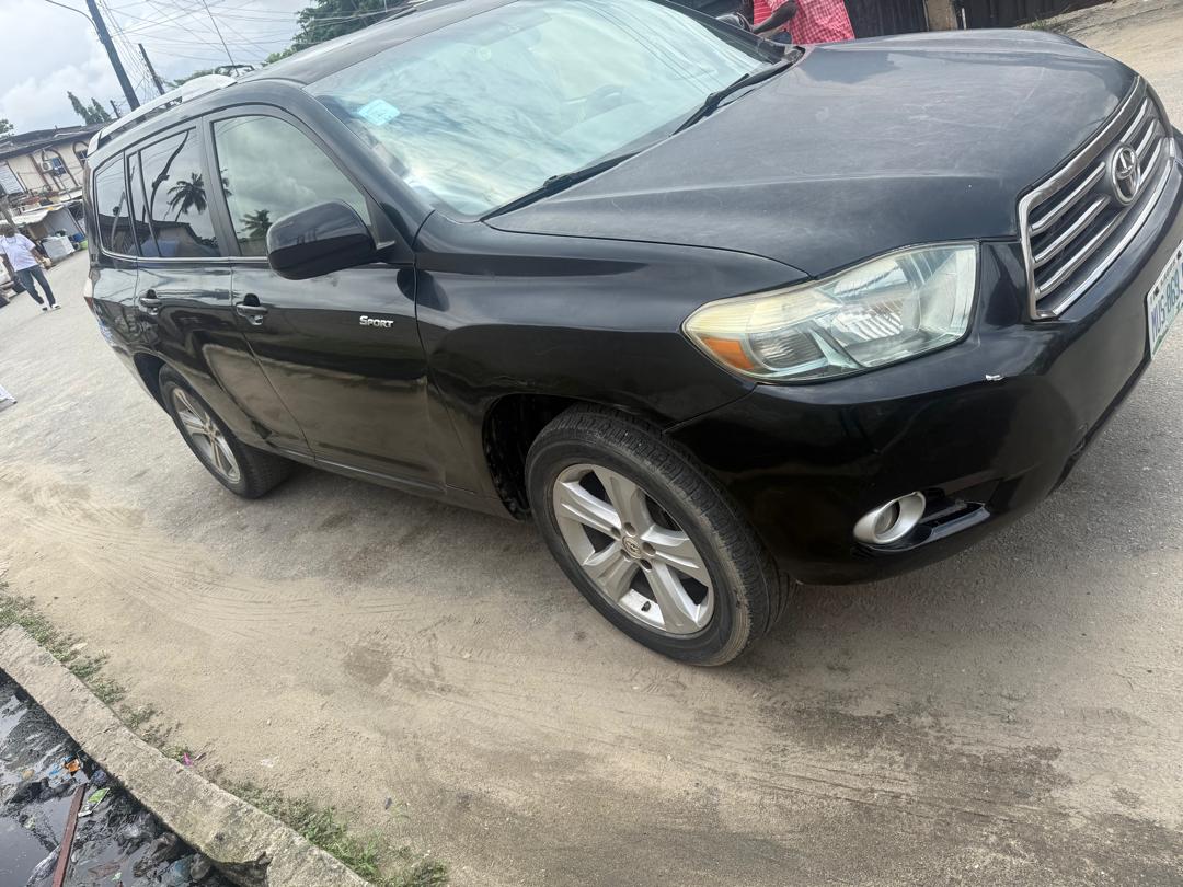 Toyota Highlander V6 Black SUV for Sale — photo 7