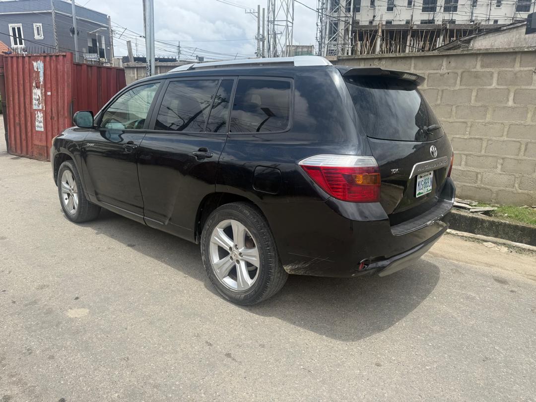 Toyota Highlander V6 Black SUV for Sale — photo 8