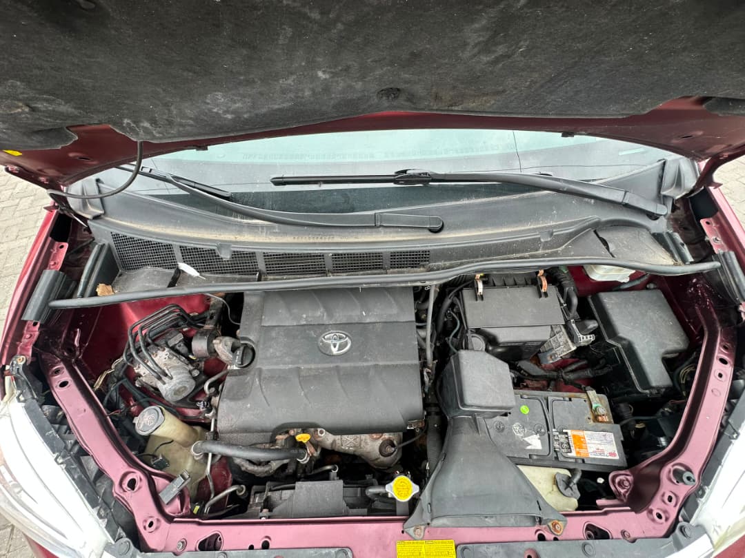 Toyota Sienna 2011 Red MPV — photo 6