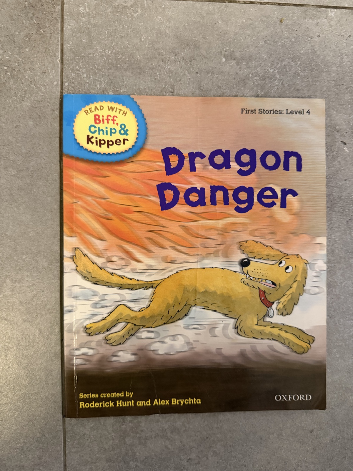 Read with Biff, Chip & Kipper Dragon Danger First Stories Level 4 Book
