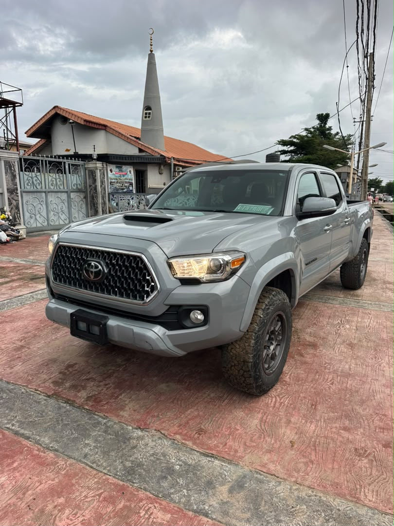 Toyota Tacoma Pickup Truck, Grey — photo 2
