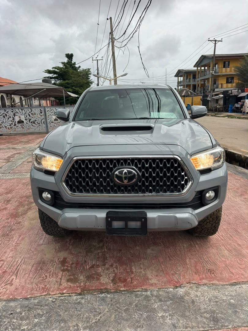 Toyota Tacoma Pickup Truck, Grey — photo 3