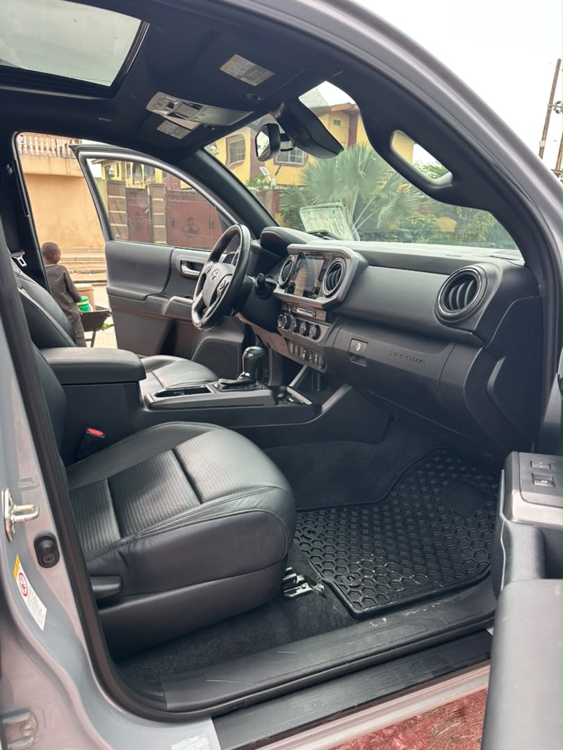 Toyota Tacoma Pickup Truck, Grey — photo 5