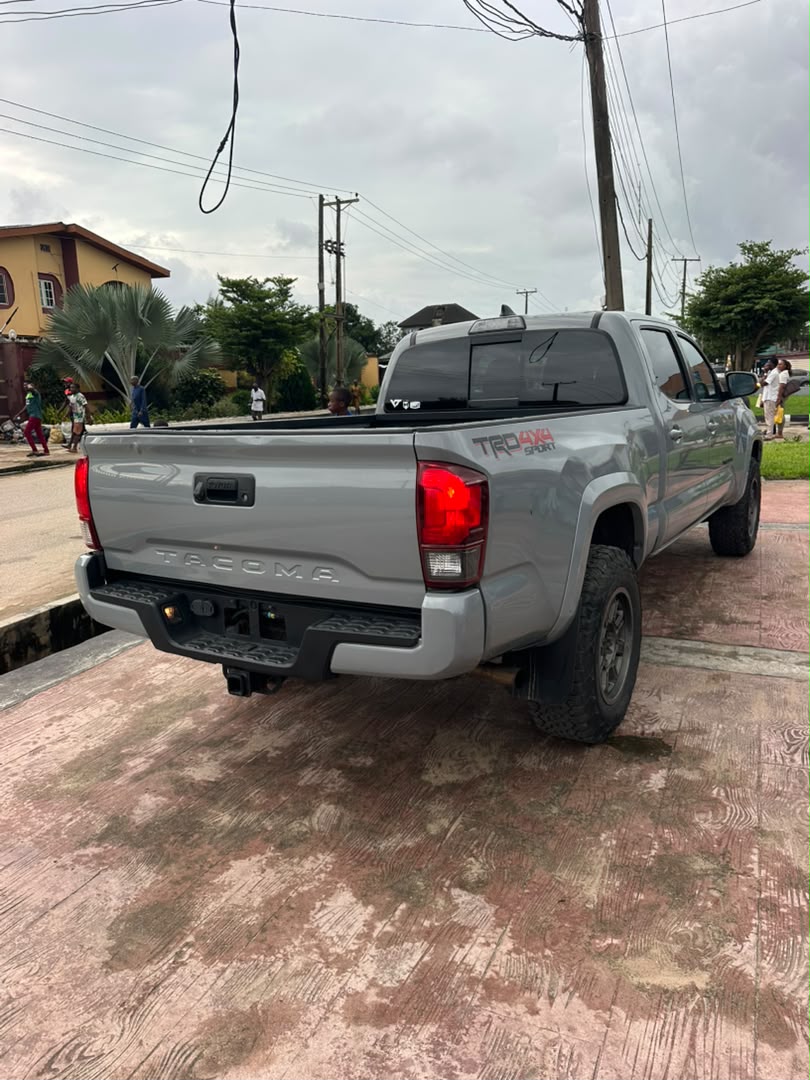 Toyota Tacoma Pickup Truck, Grey — photo 8