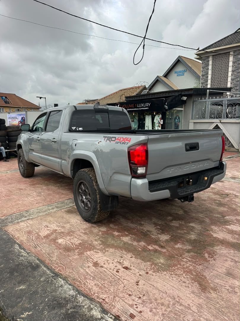 Toyota Tacoma Pickup Truck, Grey — photo 9