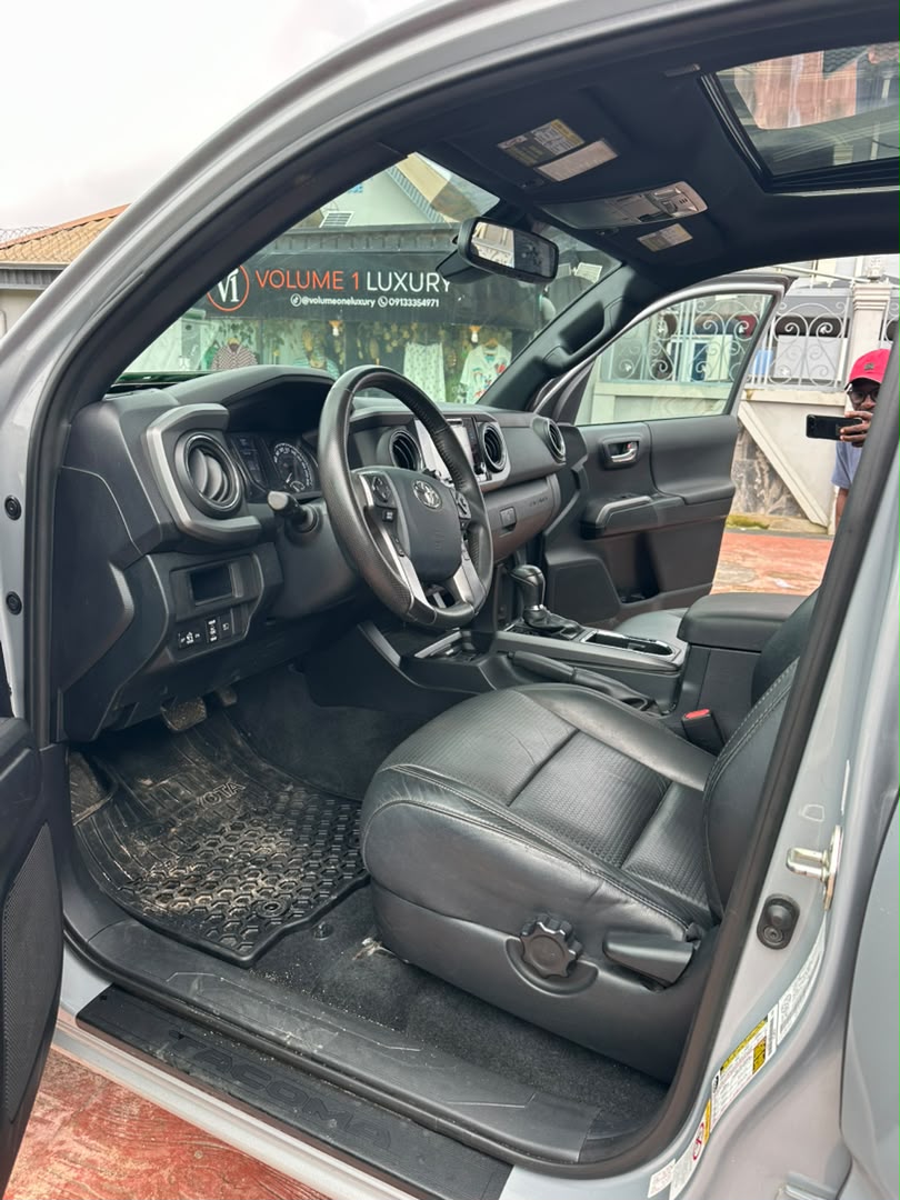 Toyota Tacoma Pickup Truck, Grey — photo 10