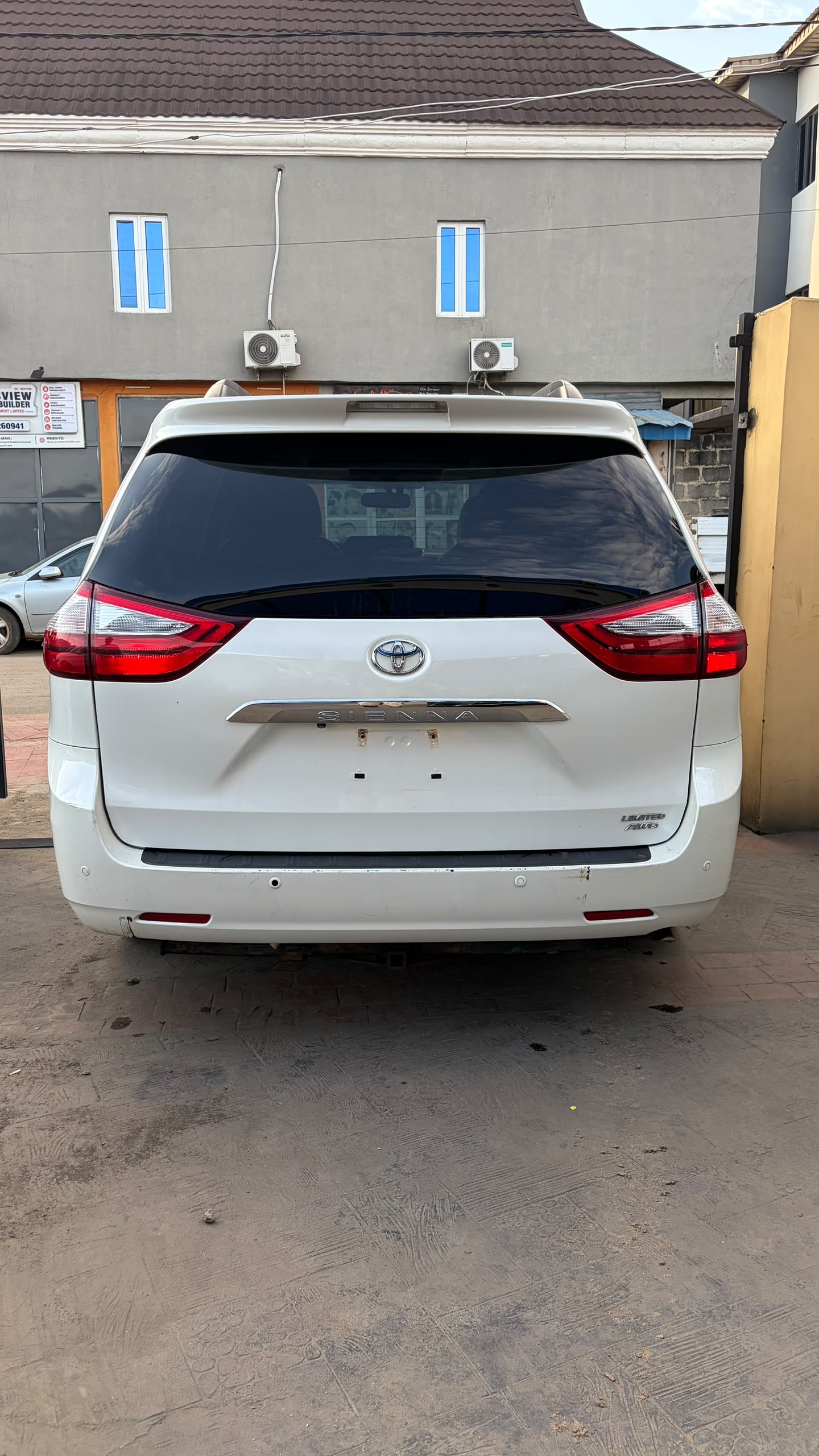 Toyota Sienna White MPV for Sale