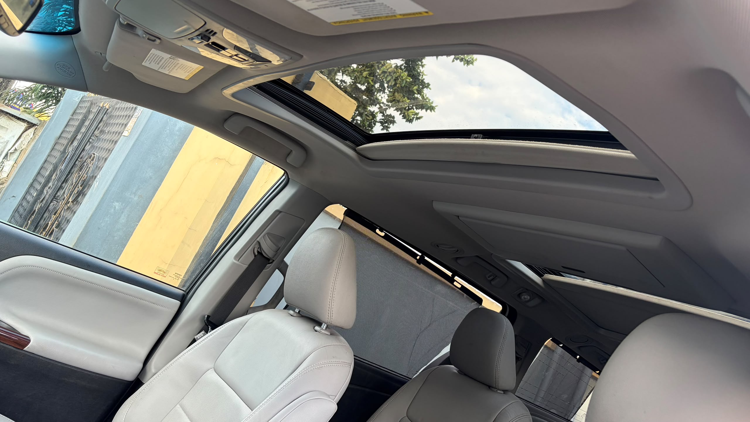 Toyota Sienna White MPV for Sale