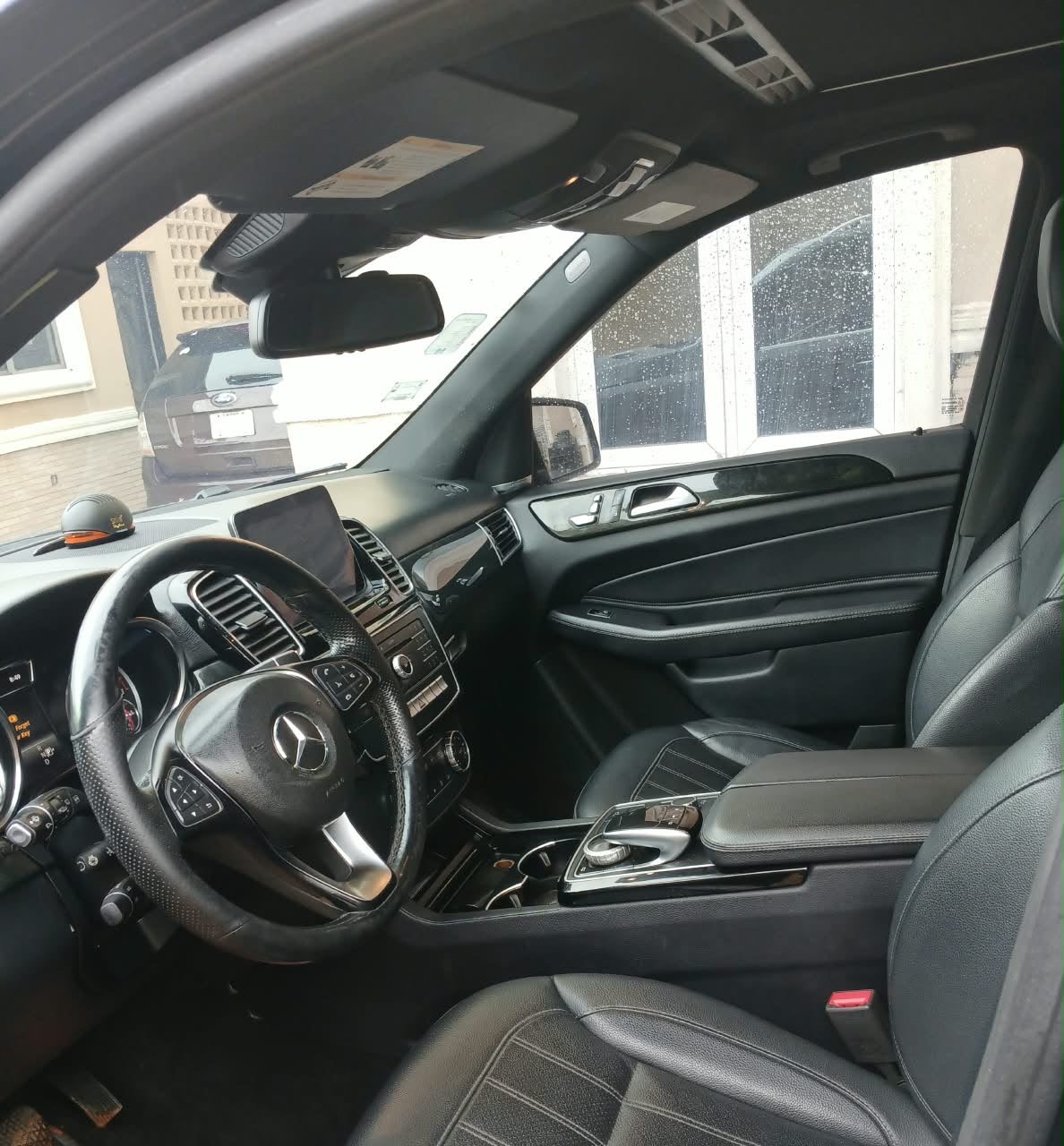 Mercedes-Benz GLE 350, Black SUV — photo 2