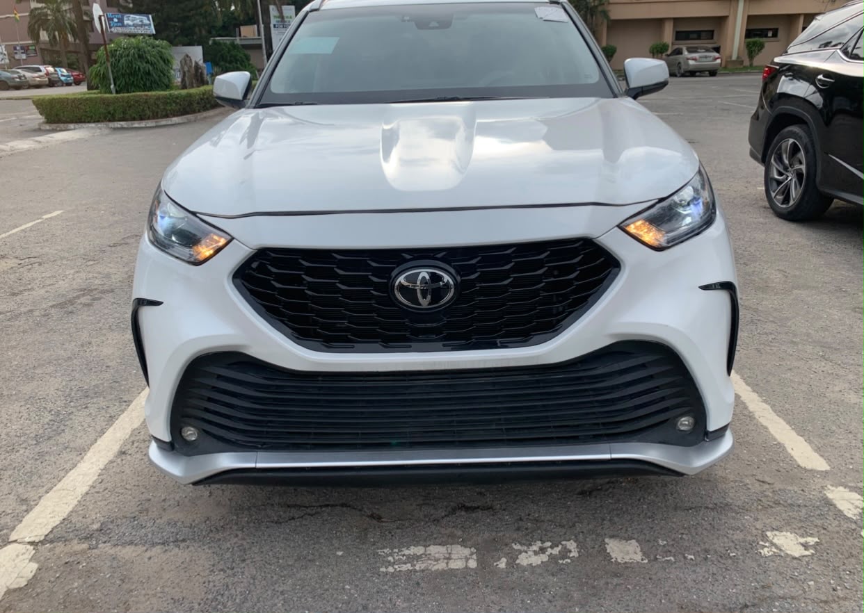 Toyota Highlander XLE White SUV for Sale