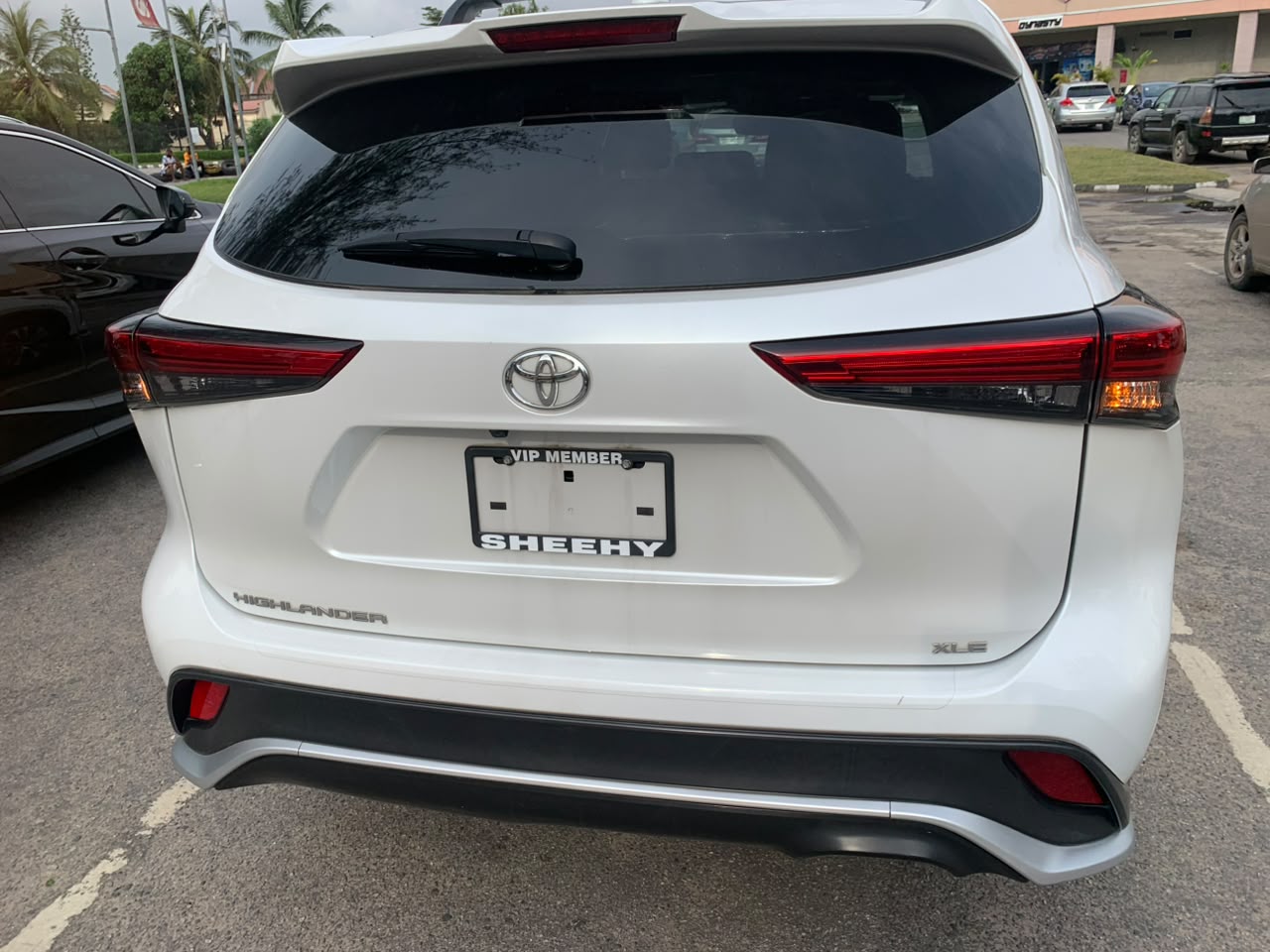 Toyota Highlander XLE White SUV for Sale
