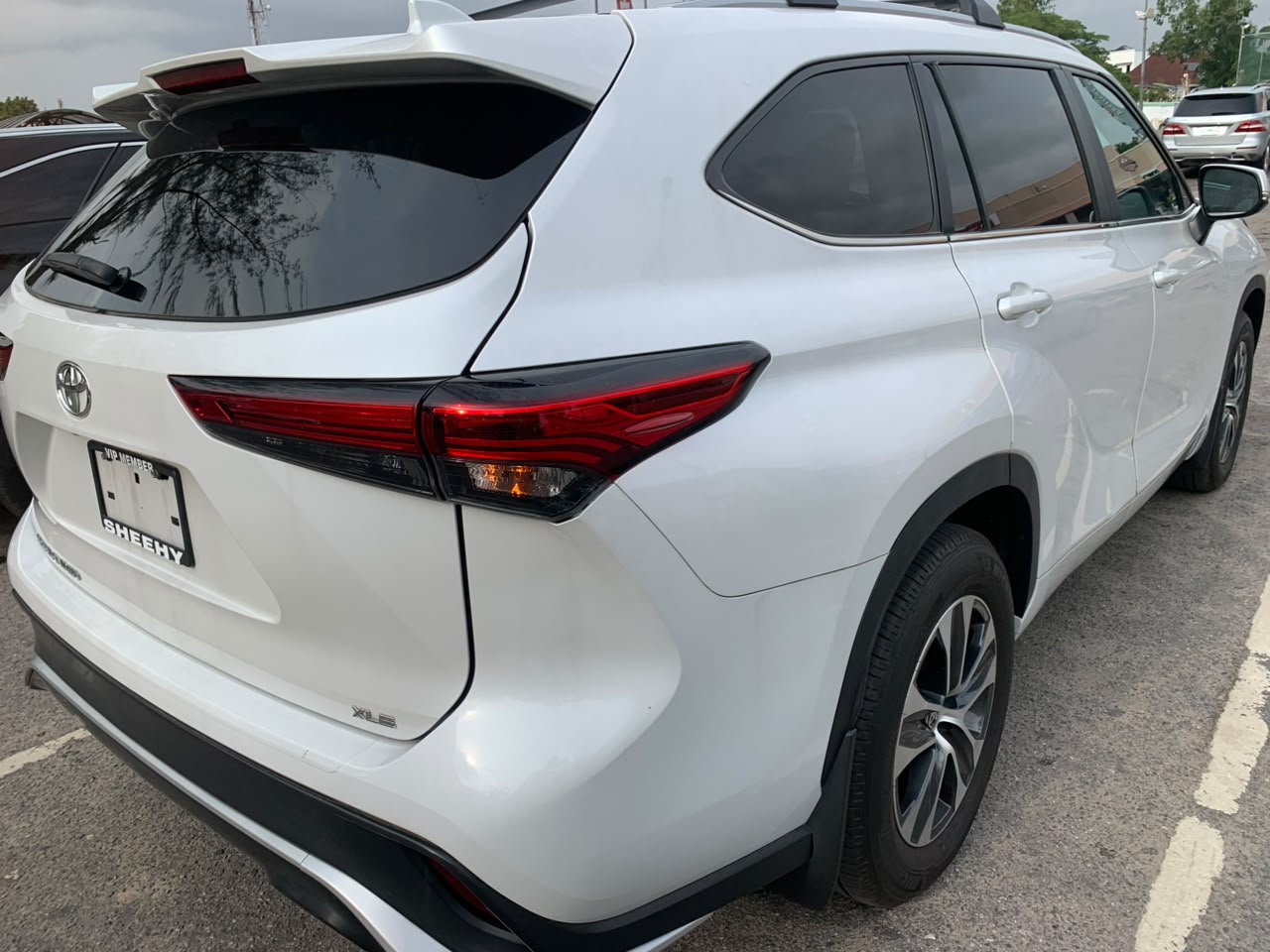 Toyota Highlander XLE White SUV for Sale