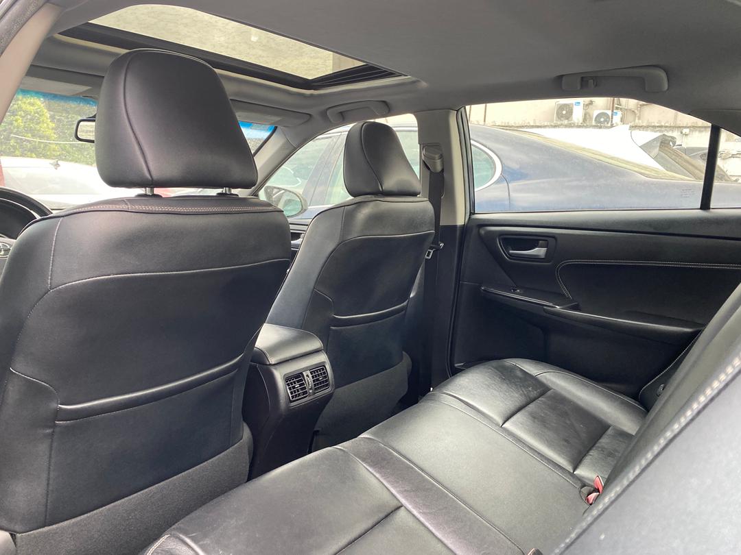 Toyota Camry XLE, Black Sedan