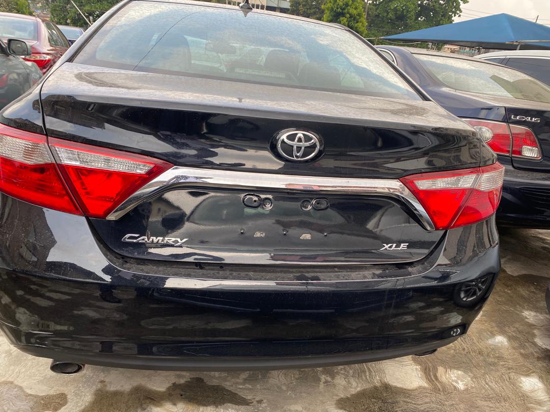 Toyota Camry XLE, Black Sedan