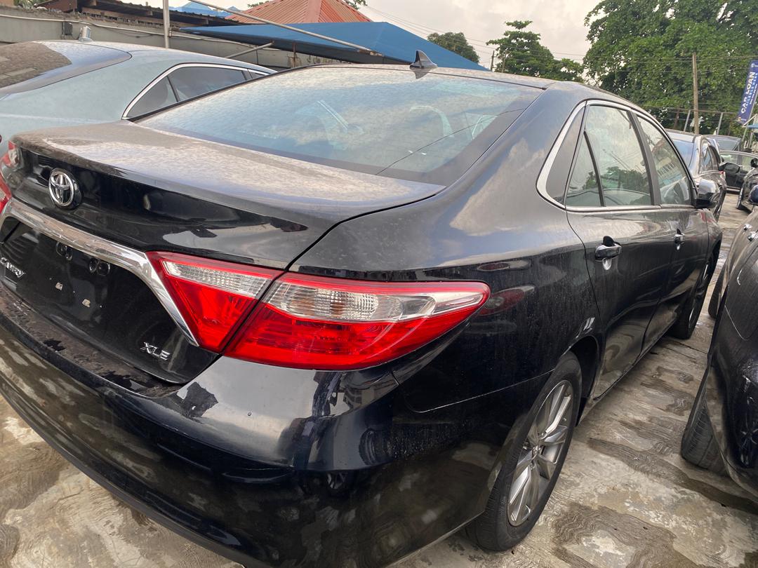 Toyota Camry XLE, Black Sedan