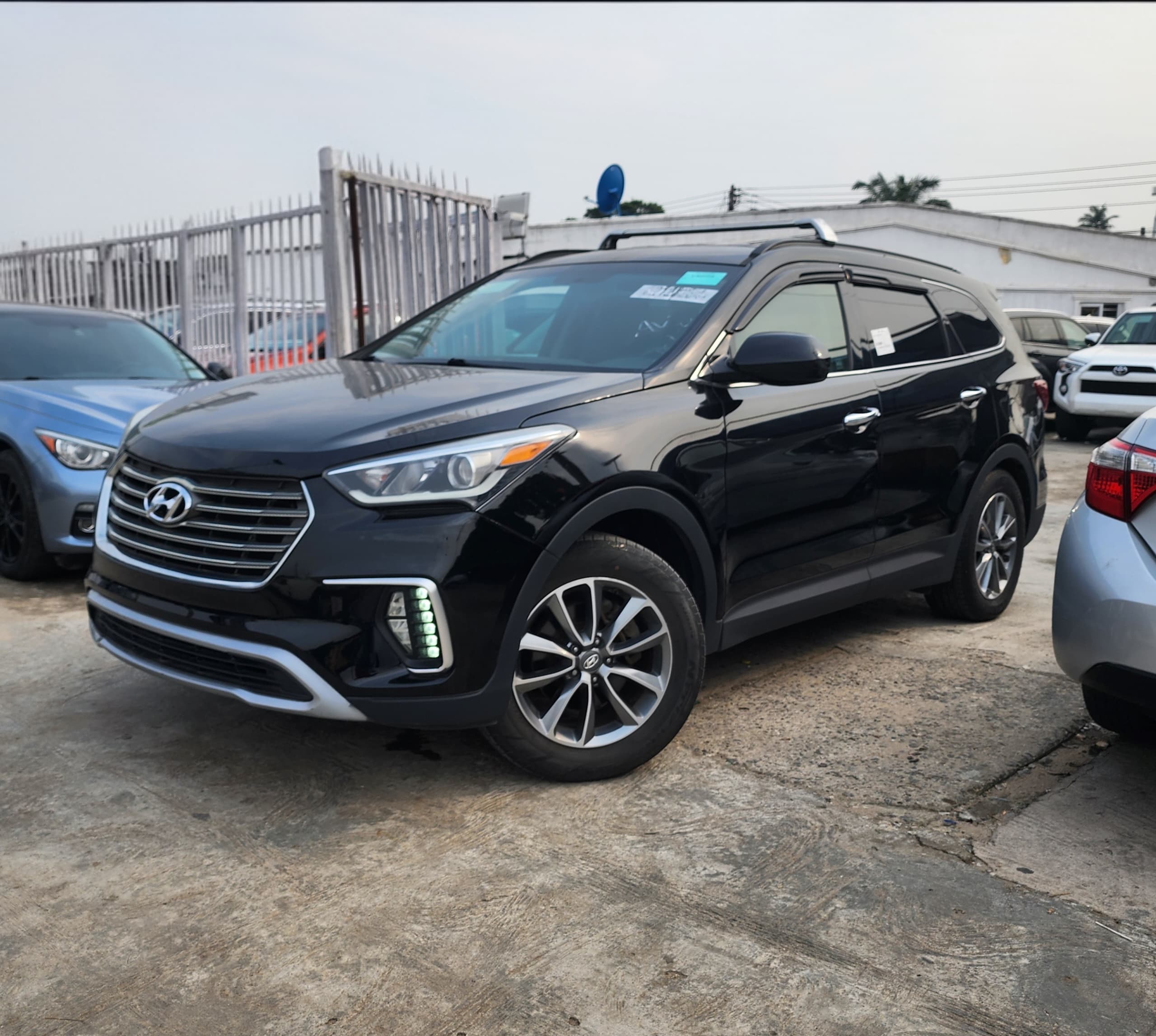 Hyundai Santa Fe SUV, Black with Roof Rails — photo 4