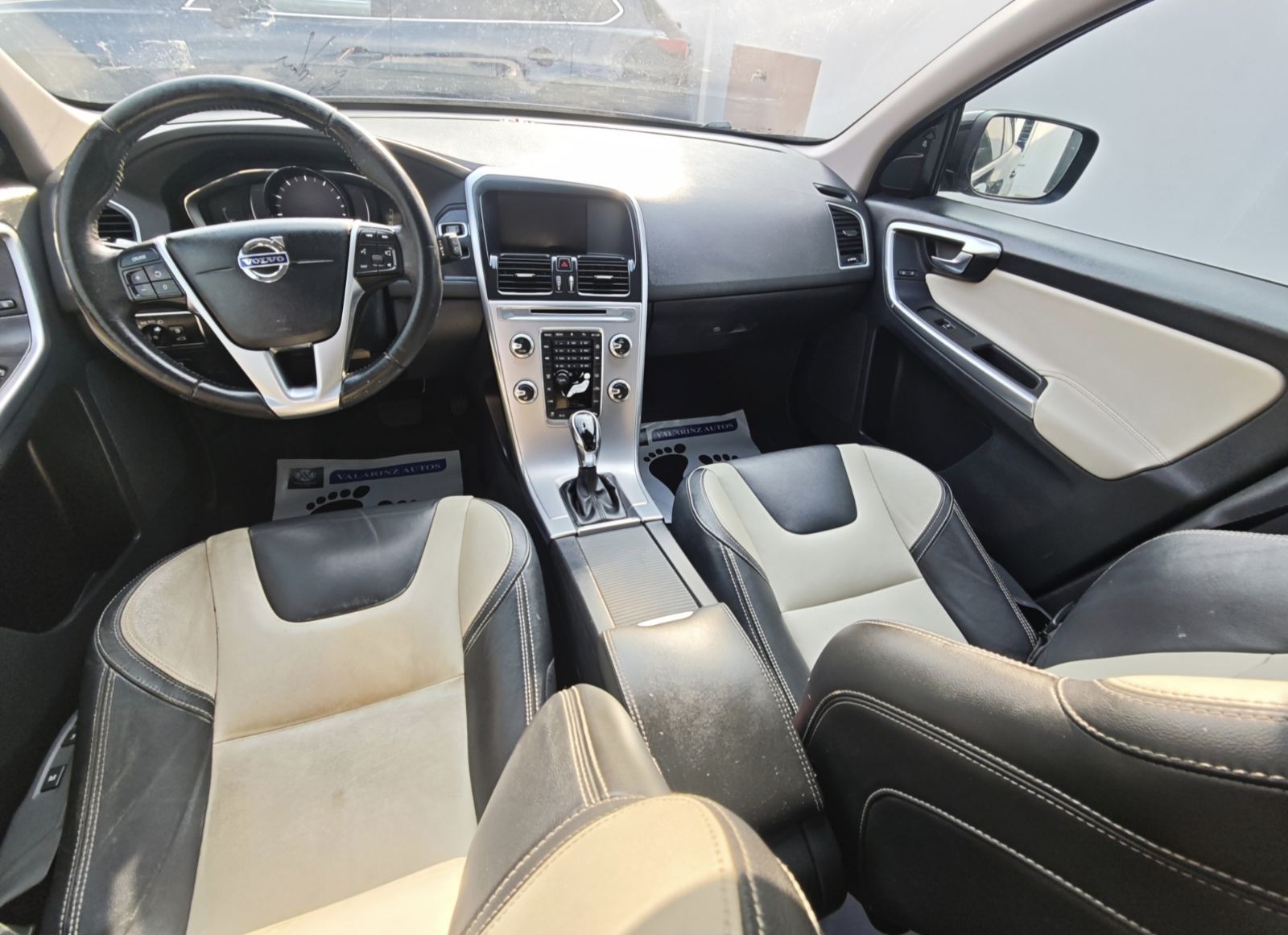 2017 Model Volvo XC60 T5 Dynamic Black — photo 2