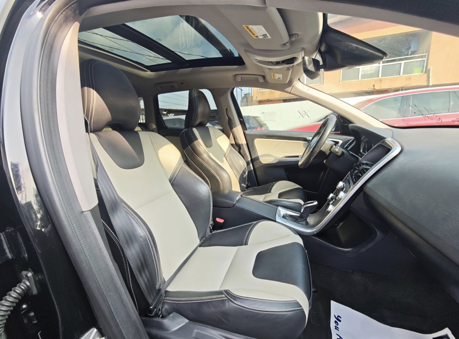 2017 Model Volvo XC60 T5 Dynamic Black — photo 4
