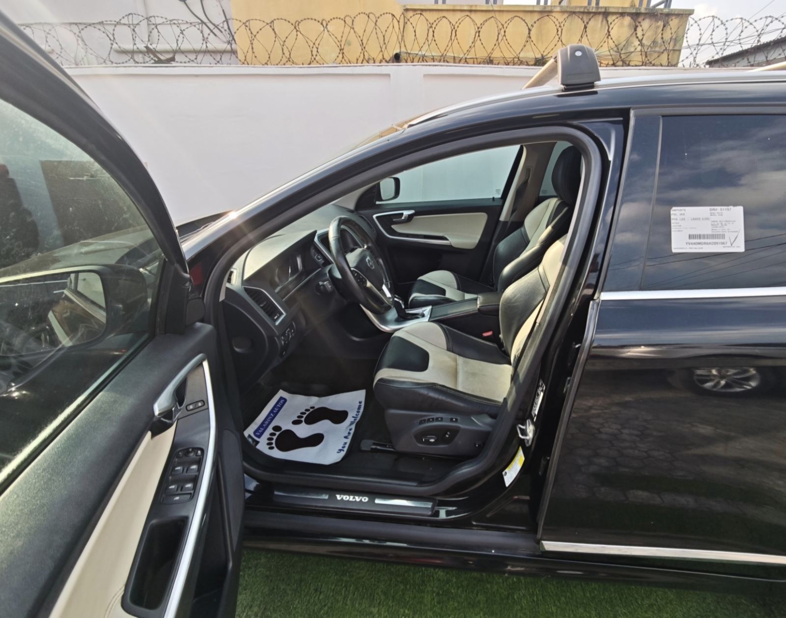 2017 Model Volvo XC60 T5 Dynamic Black — photo 5