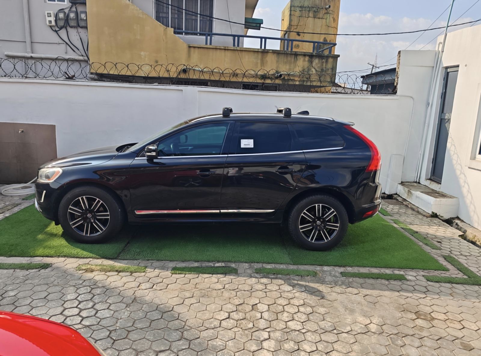 2017 Model Volvo XC60 T5 Dynamic Black — photo 8