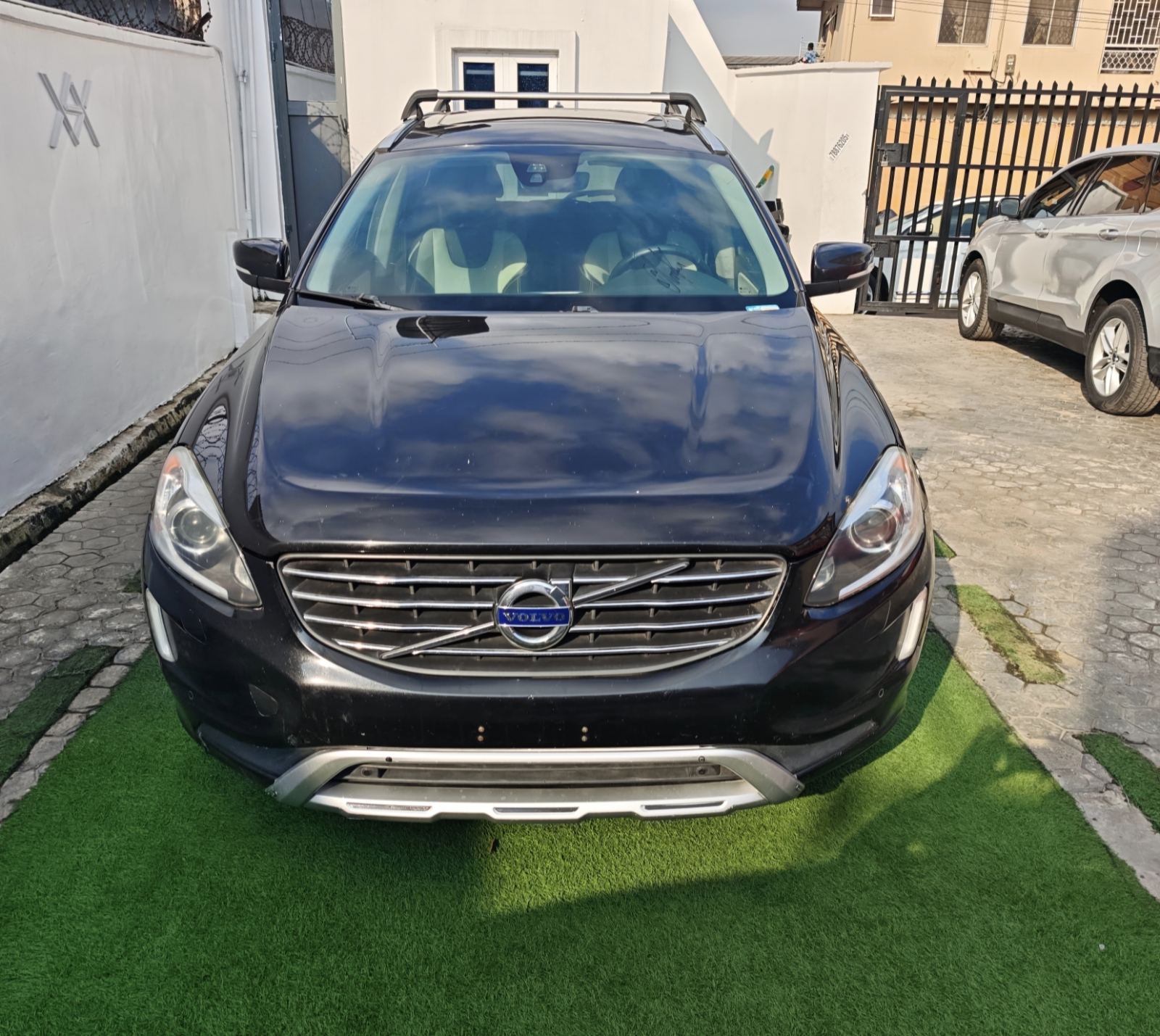 2017 Model Volvo XC60 T5 Dynamic Black — photo 9