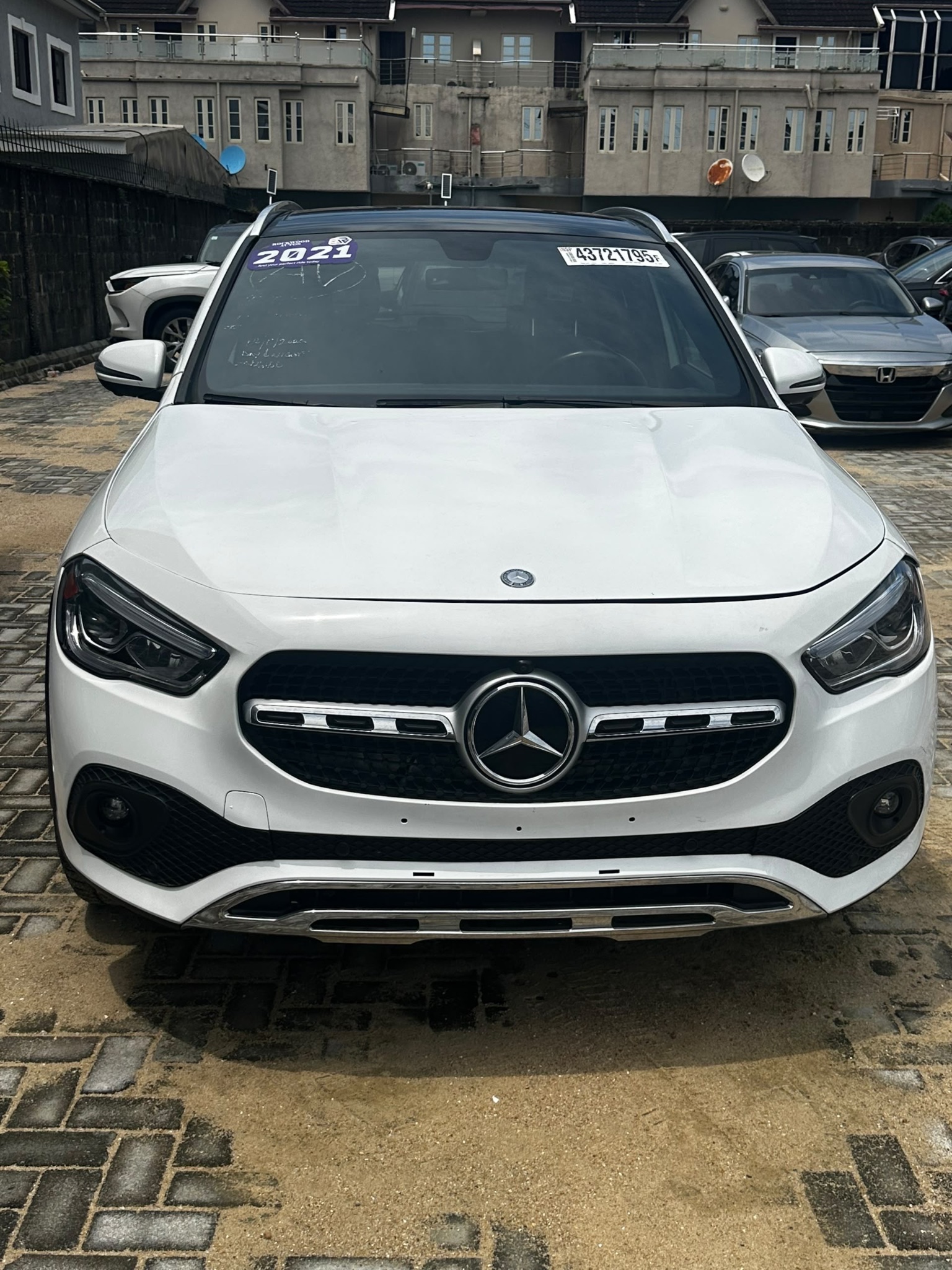 Mercedes-Benz GLA250 2021 White SUV