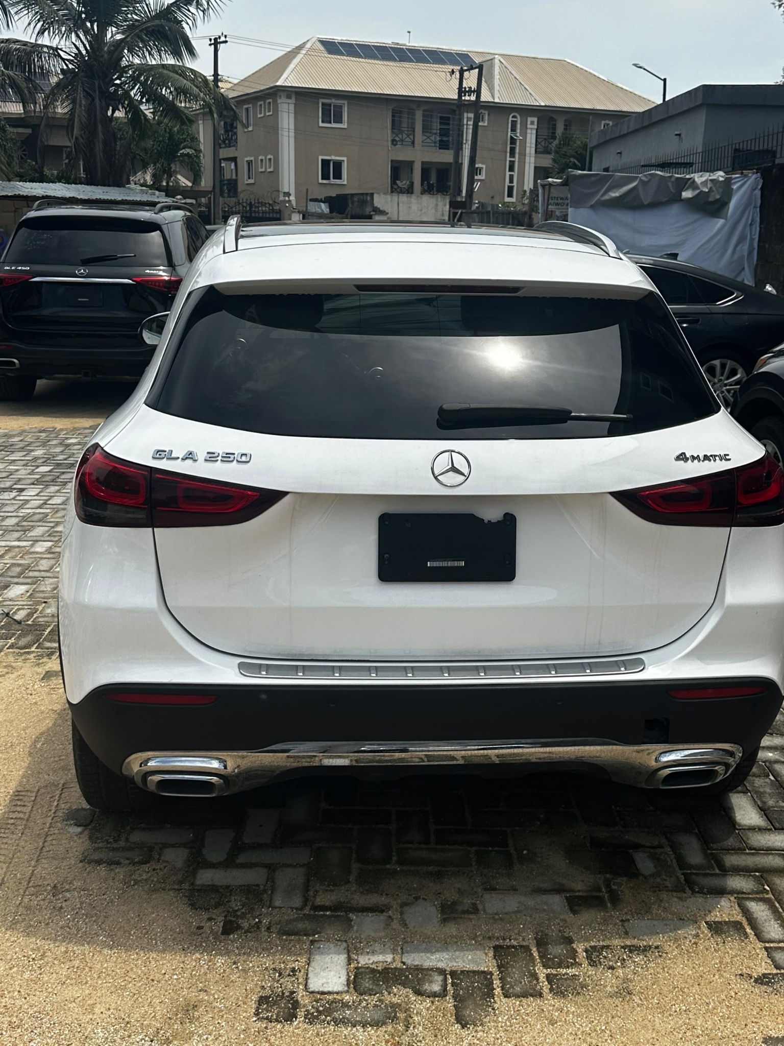 Mercedes-Benz GLA250 2021 White SUV