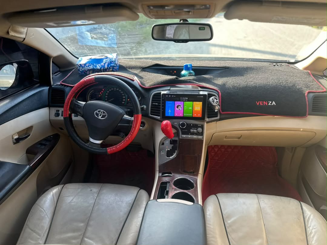 Toyota Venza, Brown SUV for Sale — photo 2