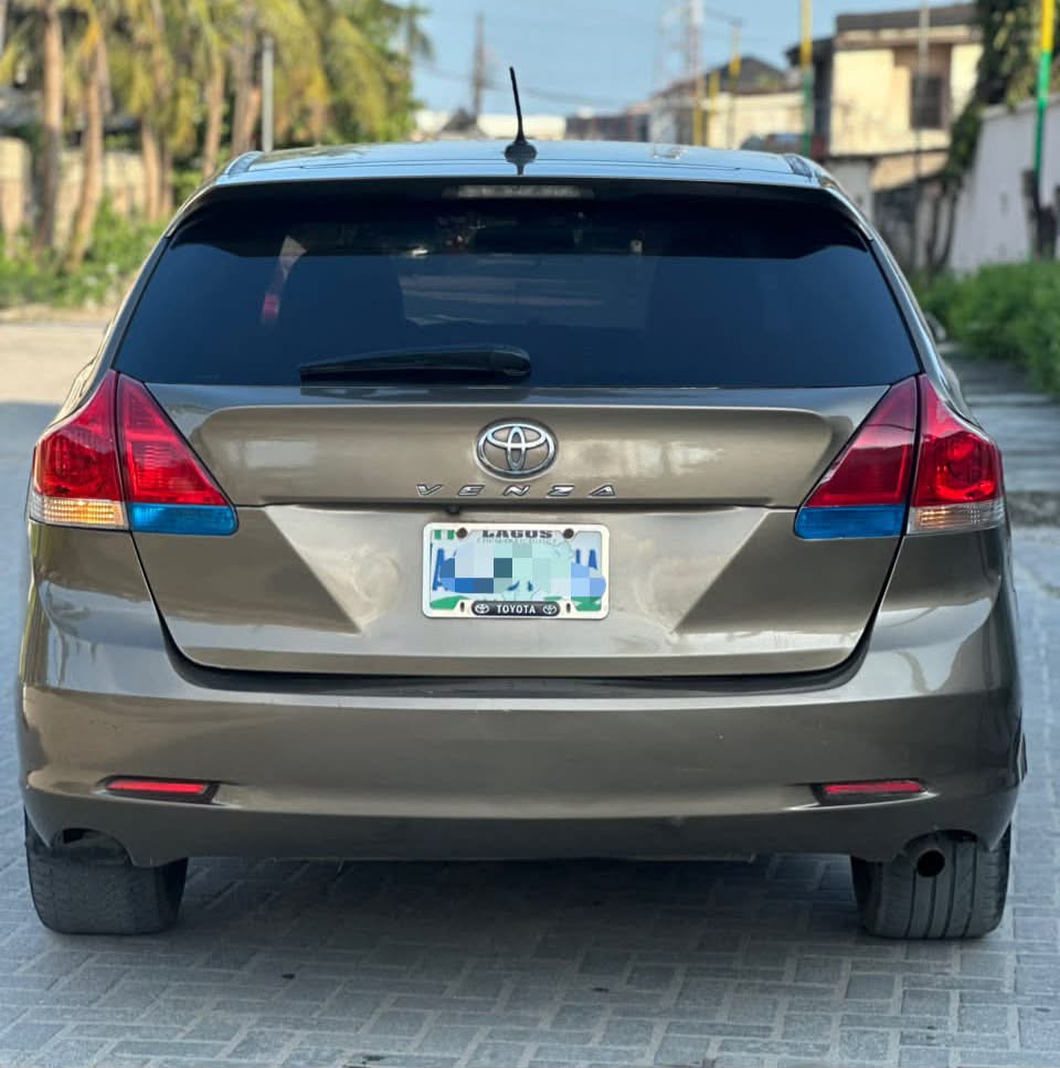 Toyota Venza, Brown SUV for Sale — photo 3