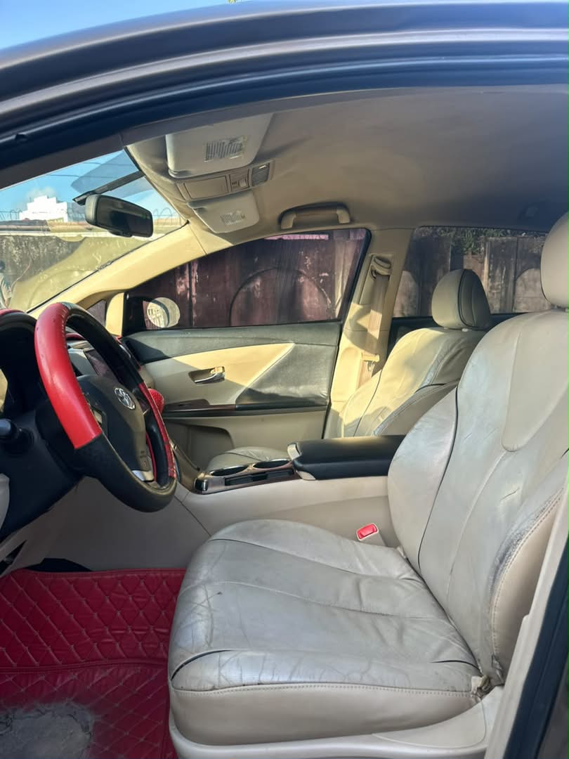 Toyota Venza, Brown SUV for Sale — photo 6