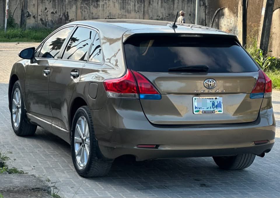 Toyota Venza, Brown SUV for Sale — photo 7