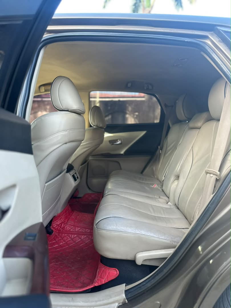 Toyota Venza, Brown SUV for Sale — photo 8