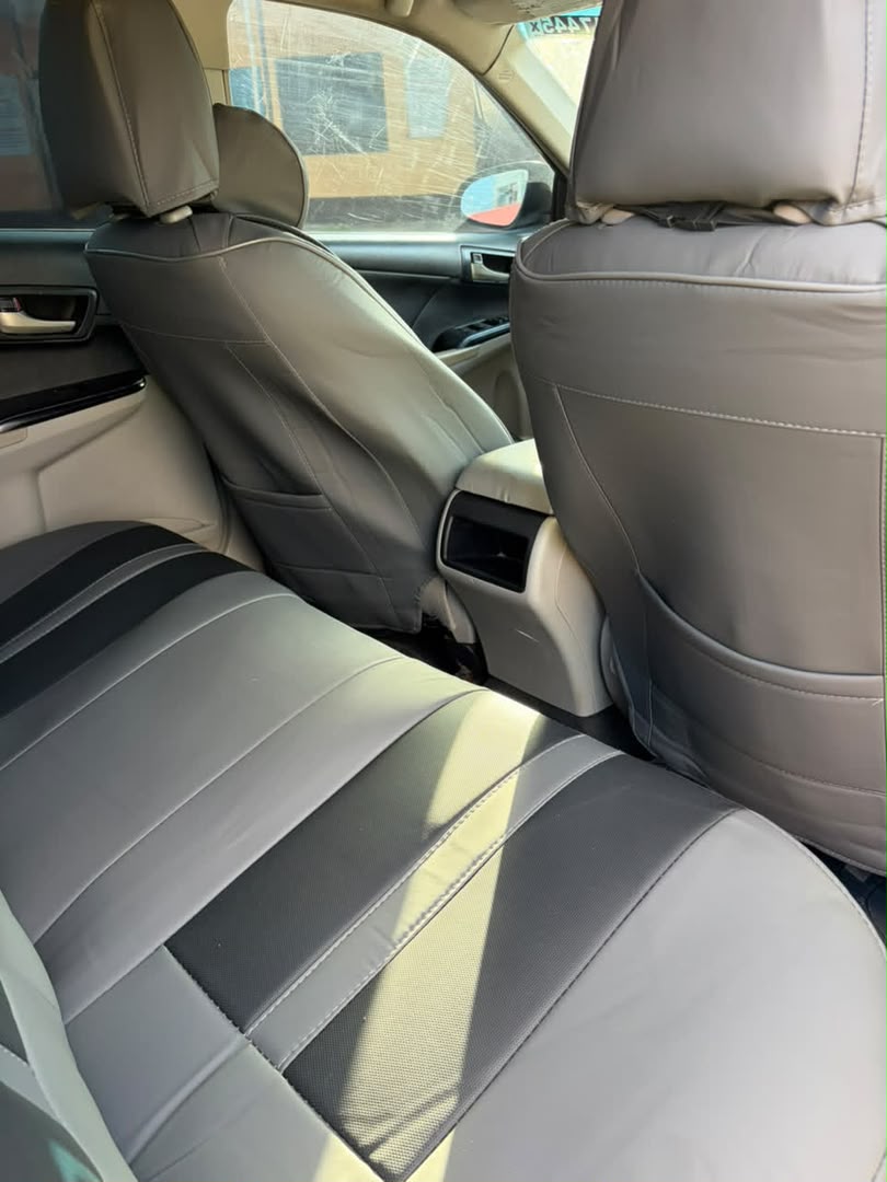 Toyota Camry SE, Dark Grey Sedan