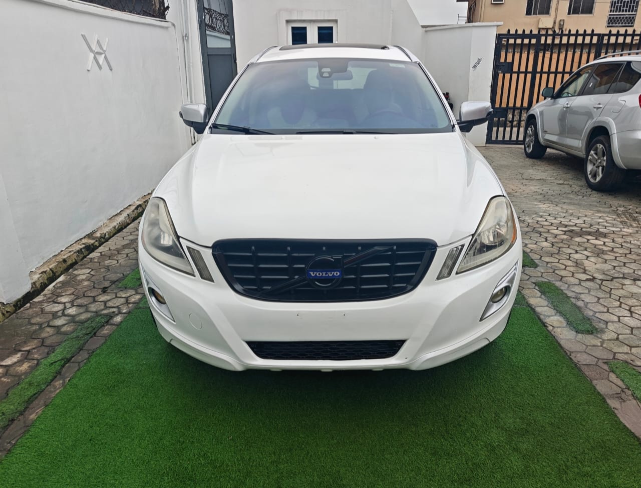 2010 Volvo XC60 White SUV