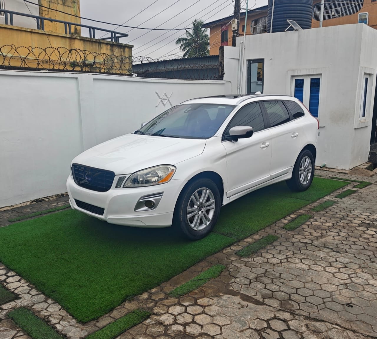 2010 Volvo XC60 White SUV