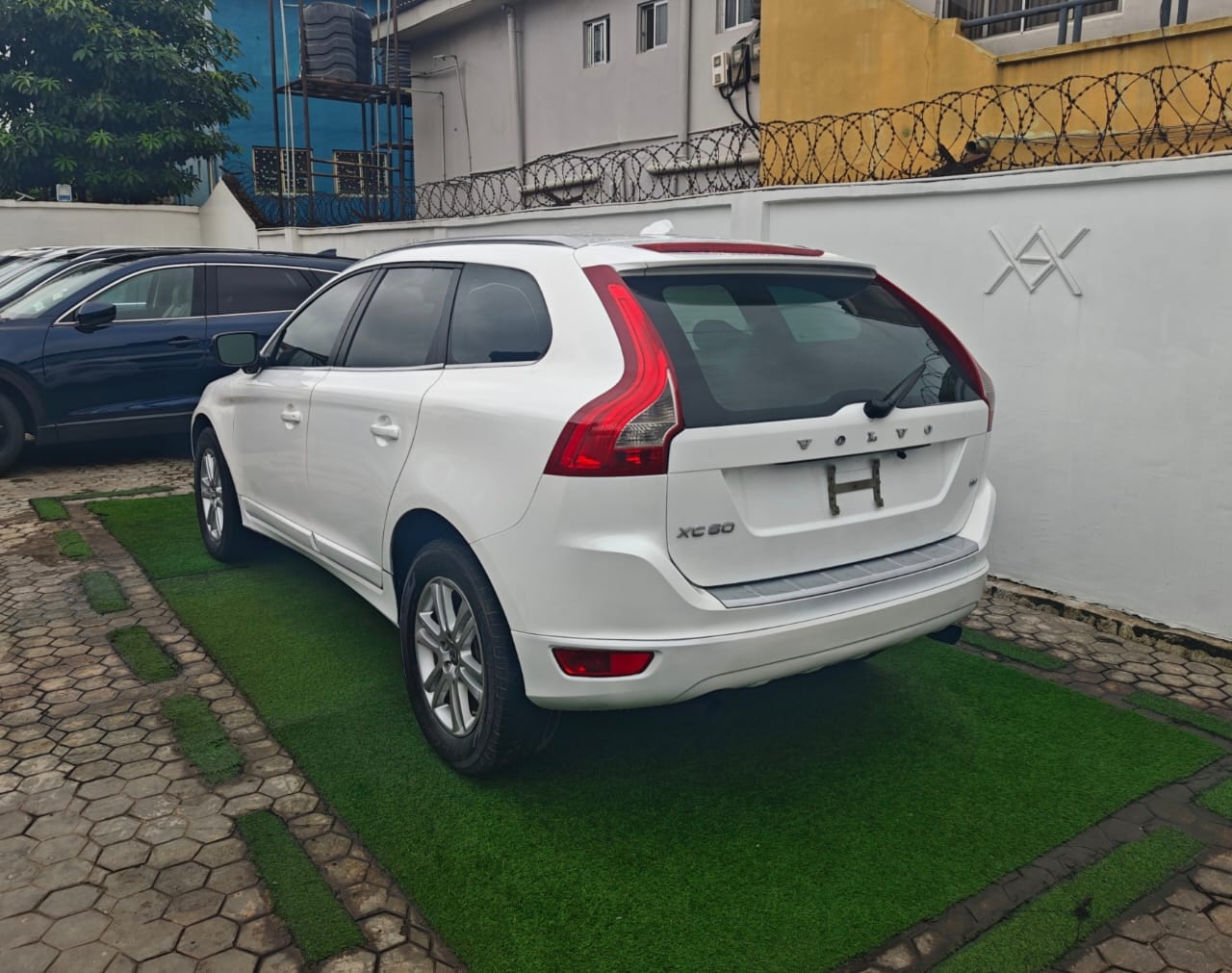 2010 Volvo XC60 White SUV