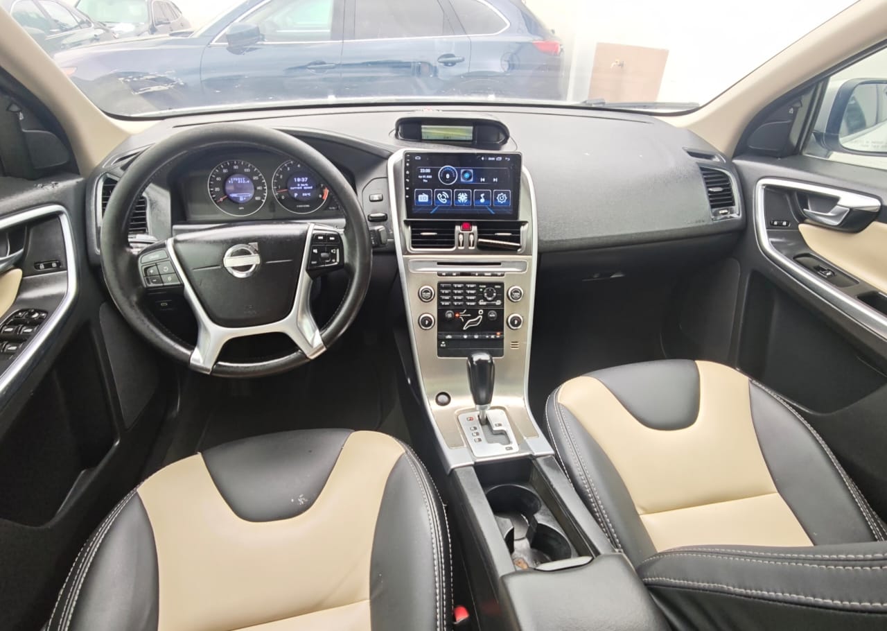 2010 Volvo XC60 White SUV