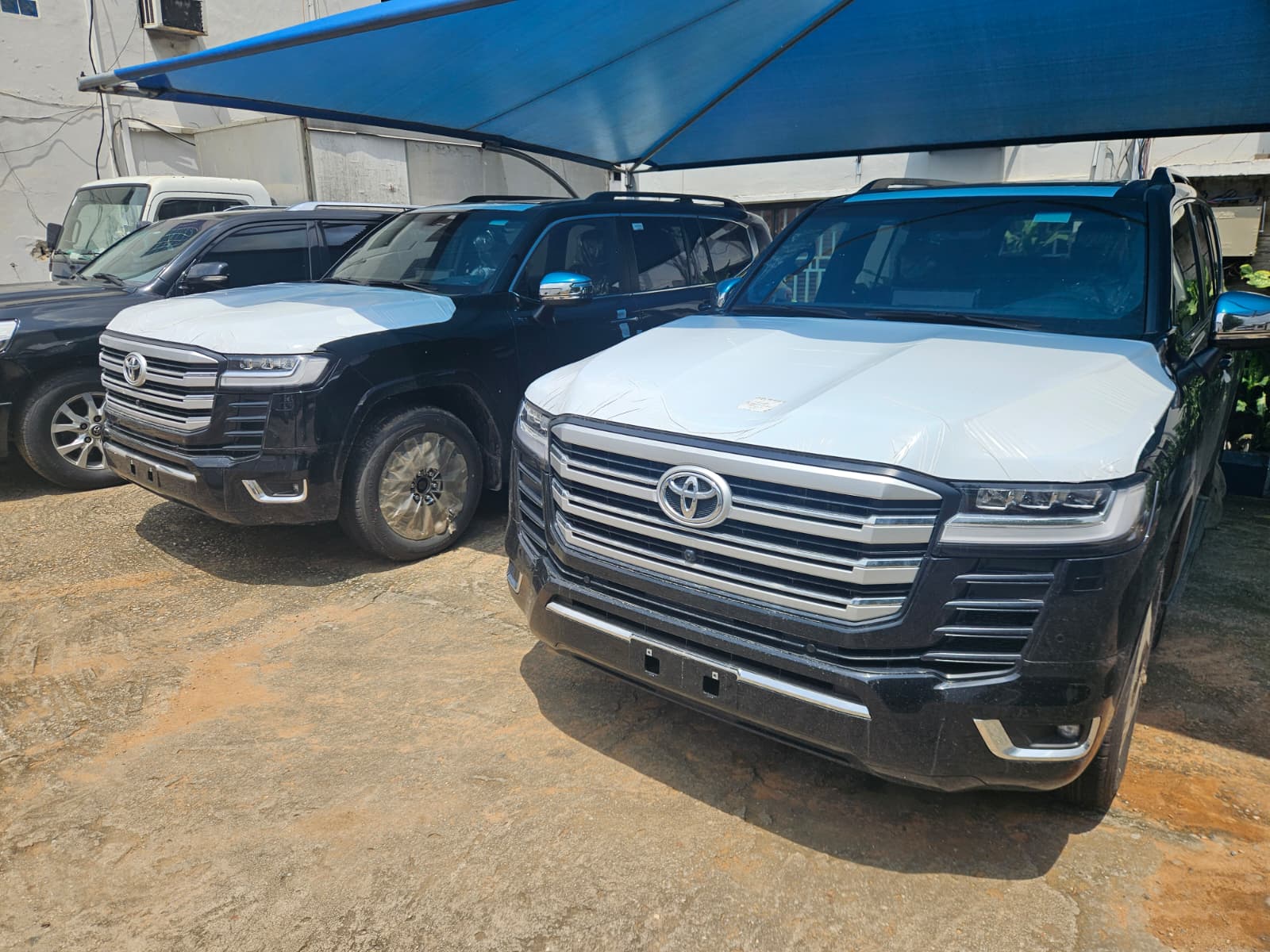 Toyota Land Cruiser 300 Series, Black SUV