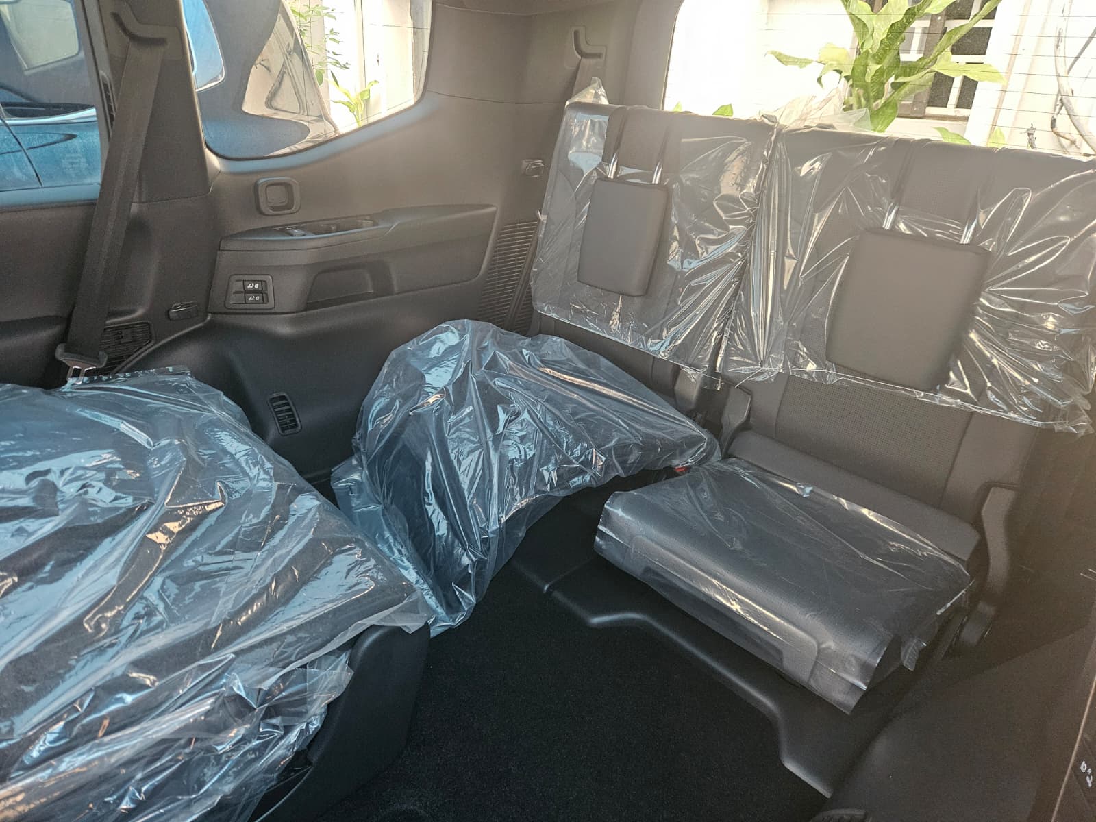 Toyota Land Cruiser 300 Series, Black SUV