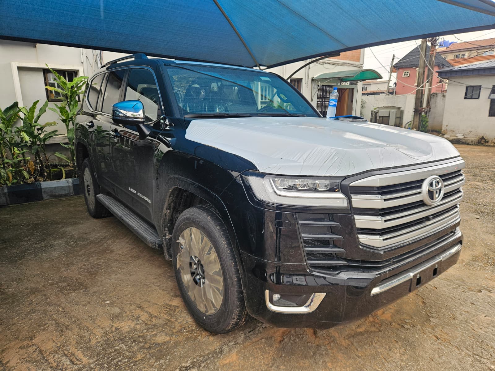 Toyota Land Cruiser 300 Series, Black SUV