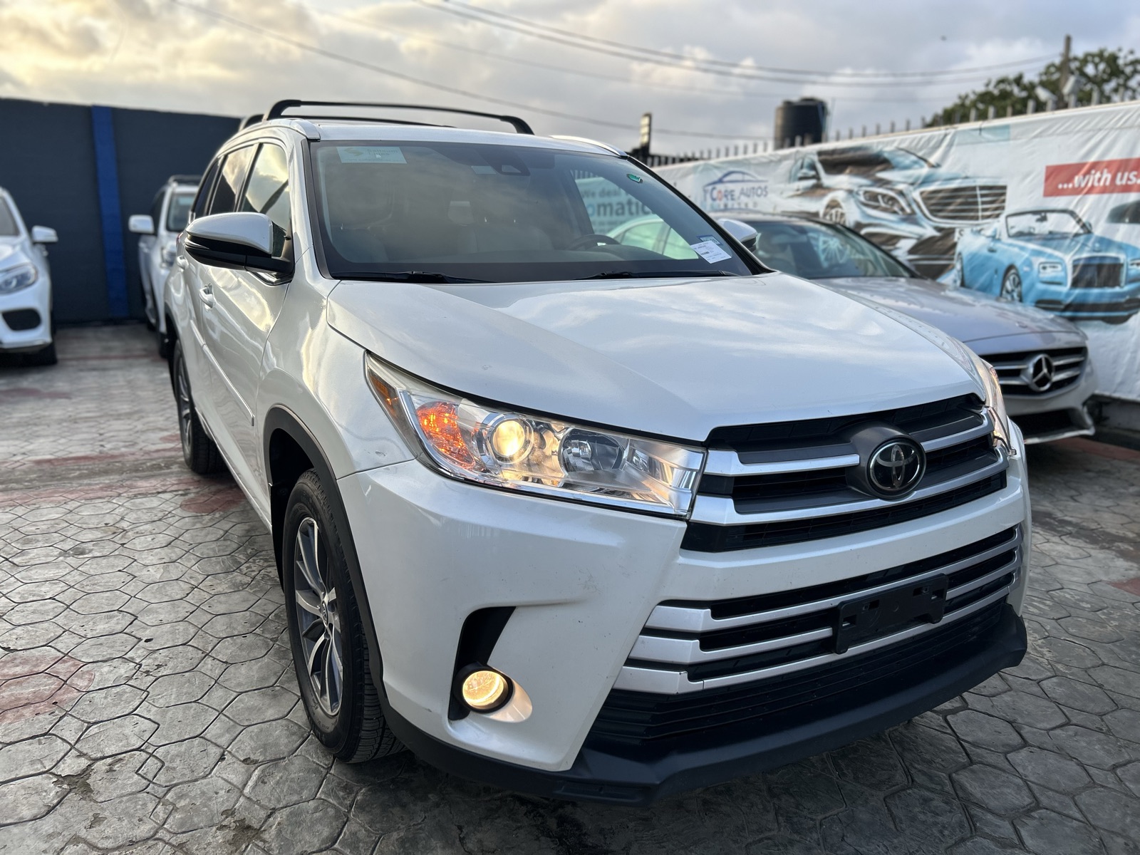 2018 Toyota Highlander White SUV for Sale