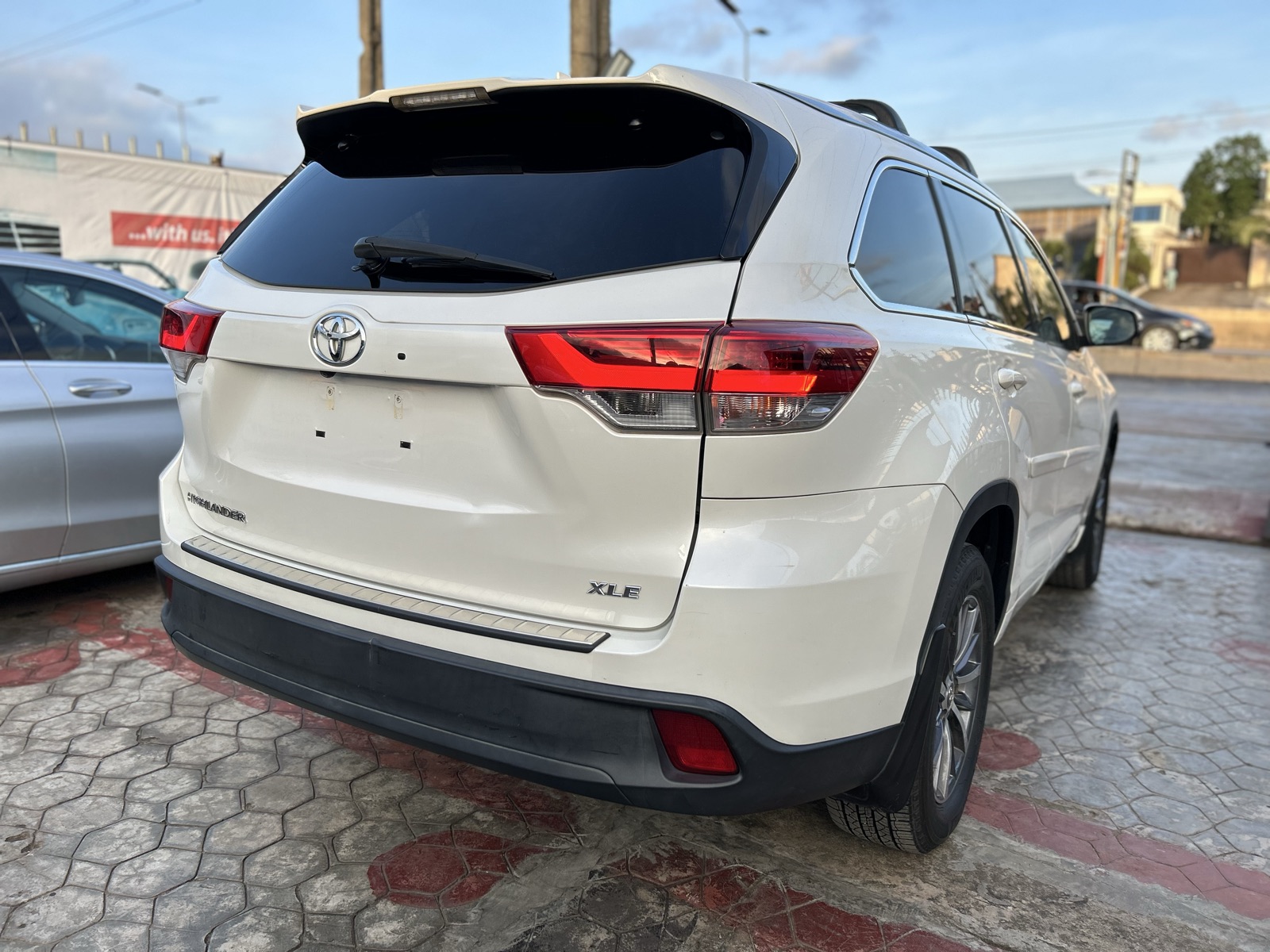 2018 Toyota Highlander White SUV for Sale